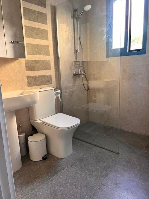 Central Gem - 10 Min Walk To The Sea, Harbor And Mall Apartment Paphos Ngoại thất bức ảnh